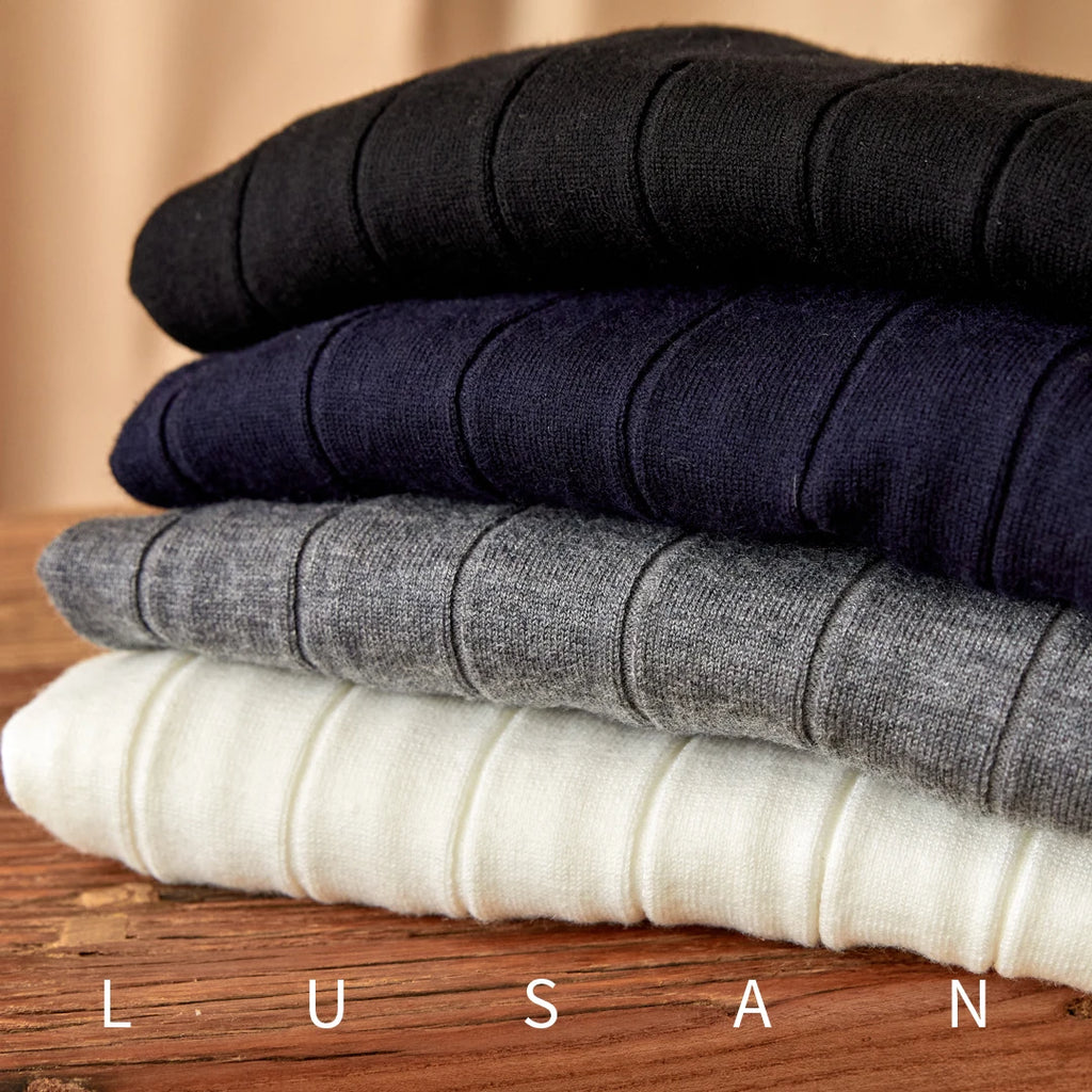 Slim fit wool sweater with collar