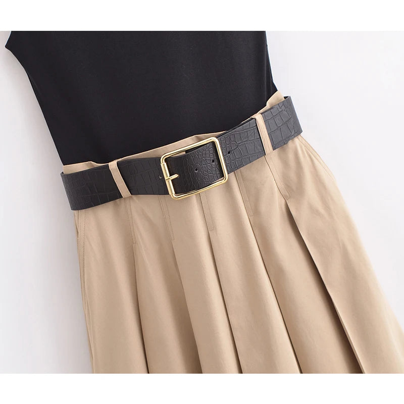 Pleated dress with belt