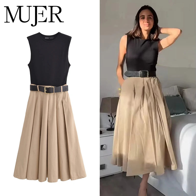 Pleated dress with belt
